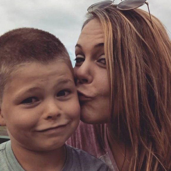 Meet your Posher, Nekole - Picture 2 of 6